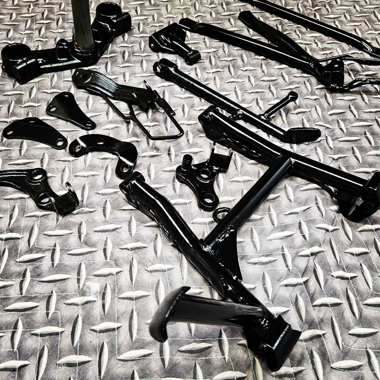 SR400 スイングアーム・小物塗装完了