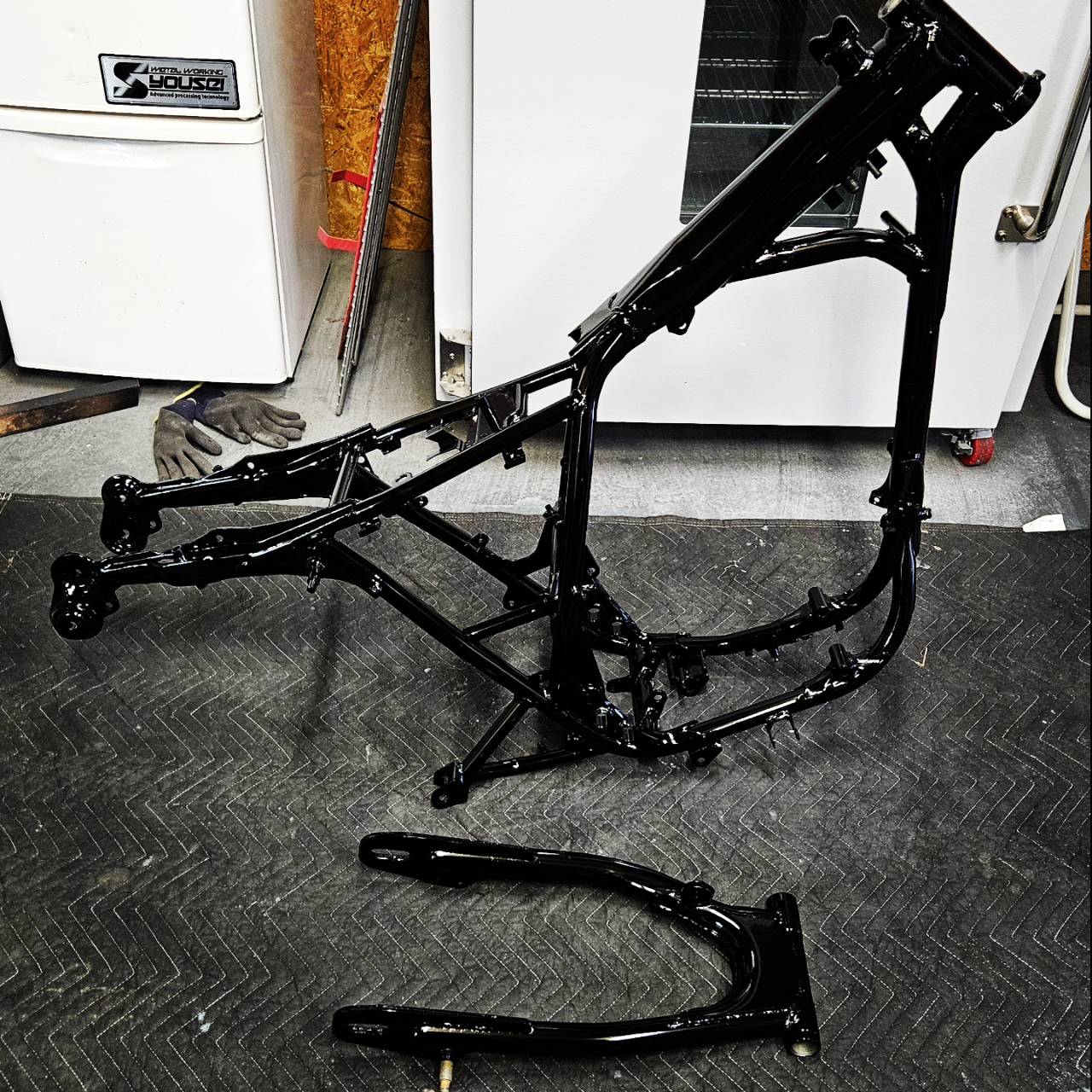 SR400 スイングアーム・小物塗装完了